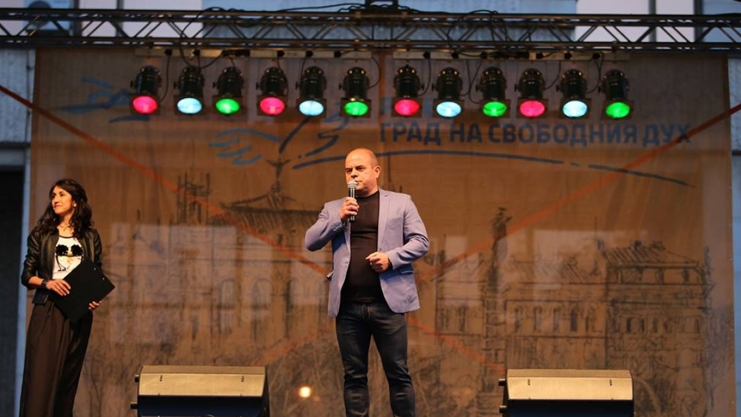 Стотици русенци пяха на площада с Орлин Горанов, Кристина Димитрова и "Айс Крийм"