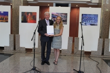 Зам.-кметът Наталия Кръстева присъства на откриването на фотоизложбата на Евгени Станимиров