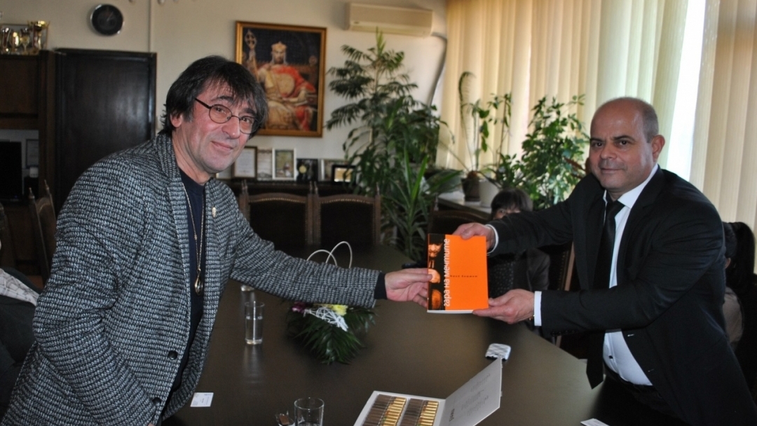 Кметът Пламен Стоилов връчи златна значка "Русе" на световноизвестния виолист Юри Башмет