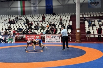 Международният турнир по свободна борба за кадети „Русенски легенди“ събра отбори от три държави в зала „Дунав“ 