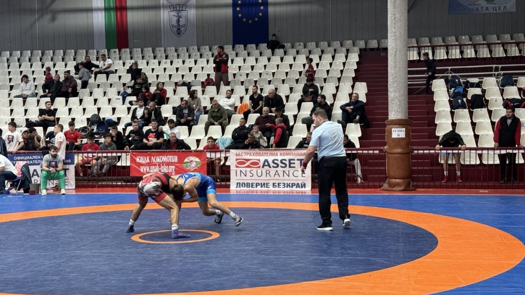 Международният турнир по свободна борба за кадети „Русенски легенди“ събра отбори от три държави в зала „Дунав“ 