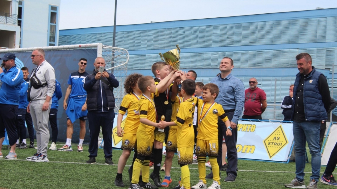 12 клуба мериха сили в първото издание на футболния турнир „Dunav cup“ в Русе