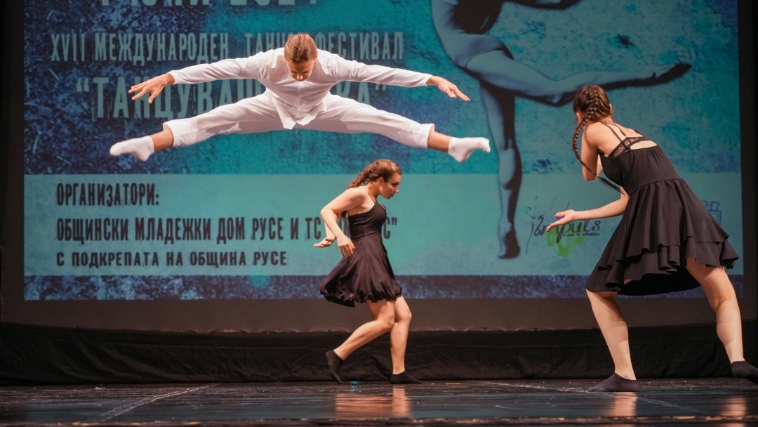 Nearly 750 children showed exquisite dances at the International Festival "Dancing River"