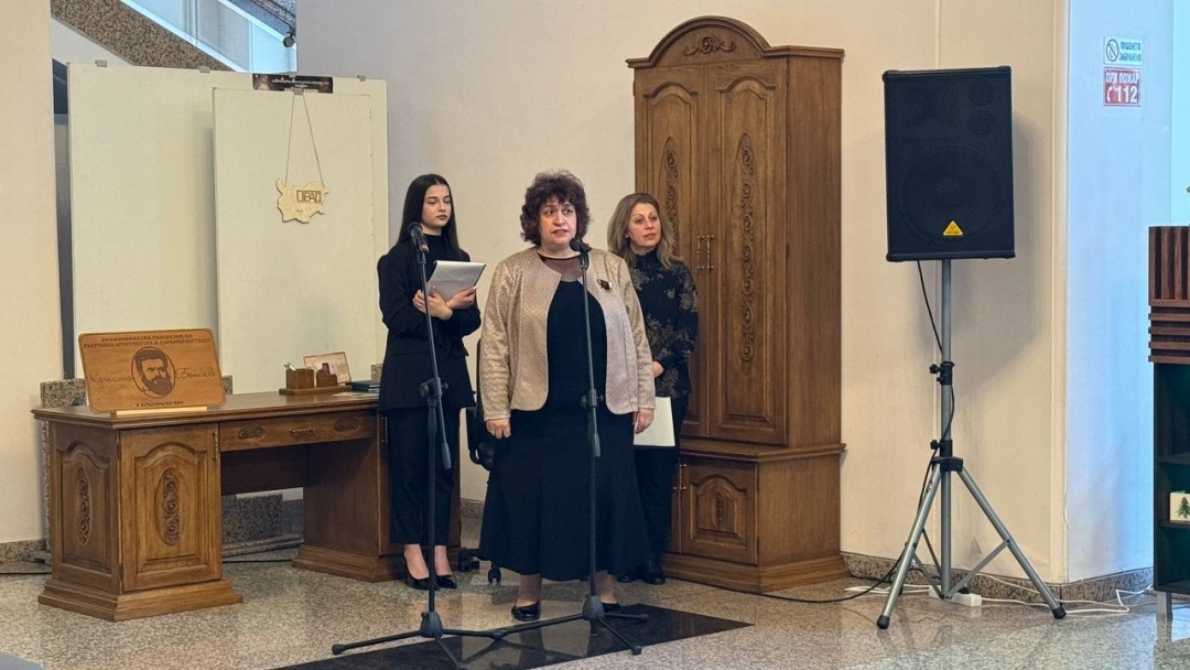 Ученици от девет града се състезават по мебелно производство и дърворезба в Русе