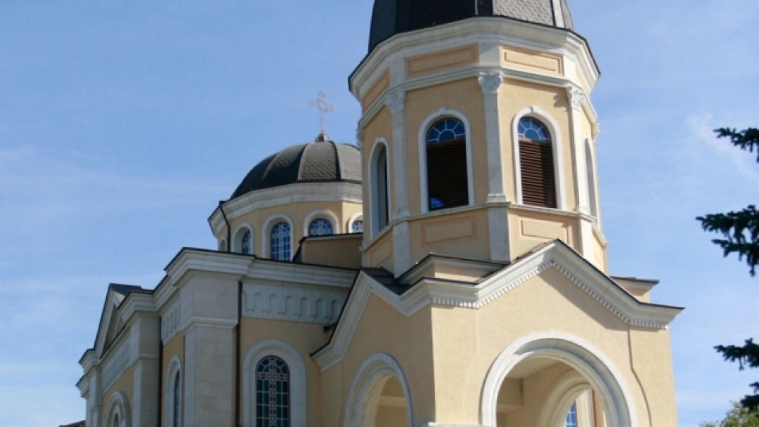 Площадът пред храма „Всех святих“ в Русе ще носи името на патриарх Неофит