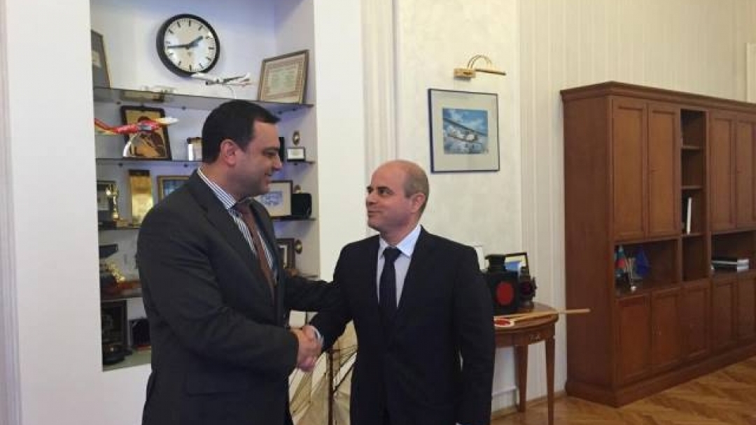 Кметът Пламен Стоилов и министър Ивайло Московски подписаха договор за безвъзмездно прехвърляне на Летище Русе в собственост на Общината