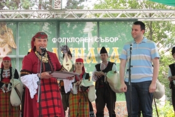 Валя Балканска получи почетната статуетка „Златната Гъдулка“