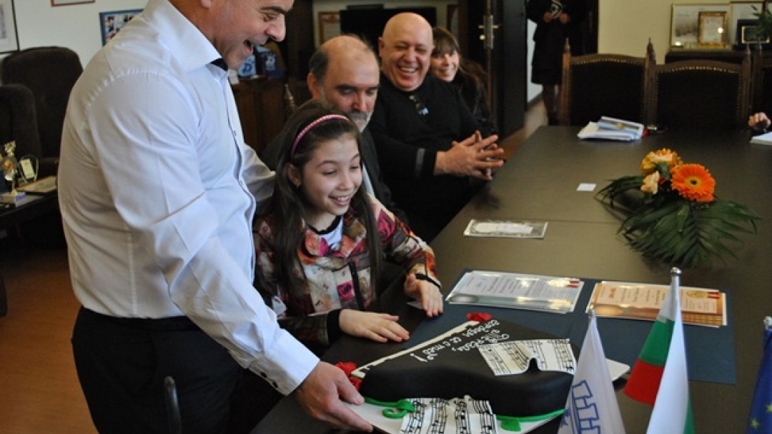 След успеха в „Карнеги хол“ Тереза Тодорова гостува на кмета Пламен Стоилов