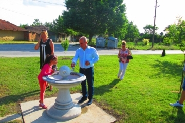 Кметът Пламен Стоилов откри обновения парк в село Бъзън