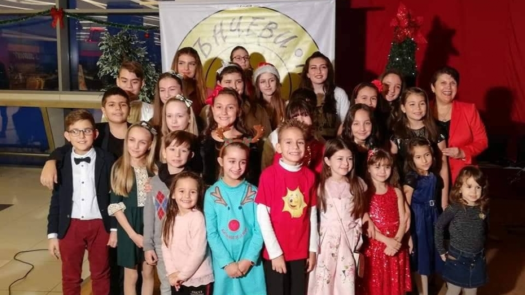 Вокално студио „Слънчеви ноти” – посланик на Българската Коледа 