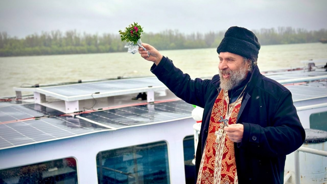 Нов екологичен катамаран „Иноватор“ бе официално осветен и кръстен в Русе