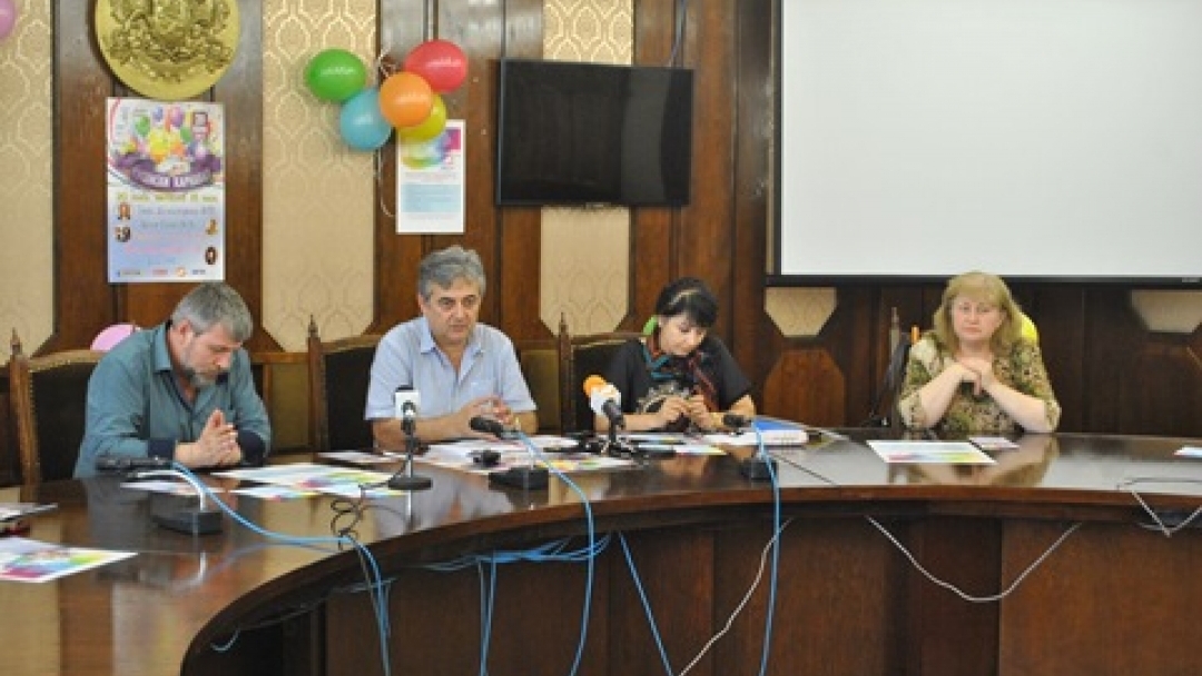 Тони Димитрова и Жана Бергендорф гости на Русенския карнавал