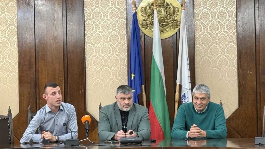 Световният и европейски шампион Християн Стоянов бе удостоен с почетен плакет в Русе
