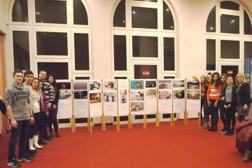 Изложба на Фотоклуба към Общински младежки дом