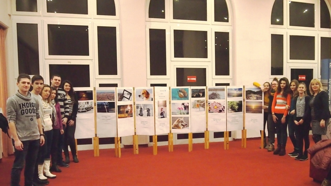 Изложба на Фотоклуба към Общински младежки дом