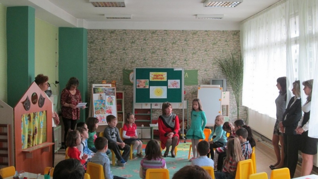 Деца от ЦДГ „Червената шапчица“ с урок „Подари усмивка“
