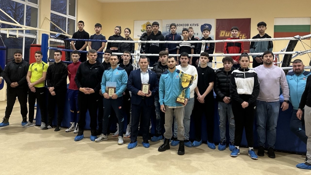 Кметът Милков посрещна 8-кратния европейски шампион по бокс Радослав Росенов