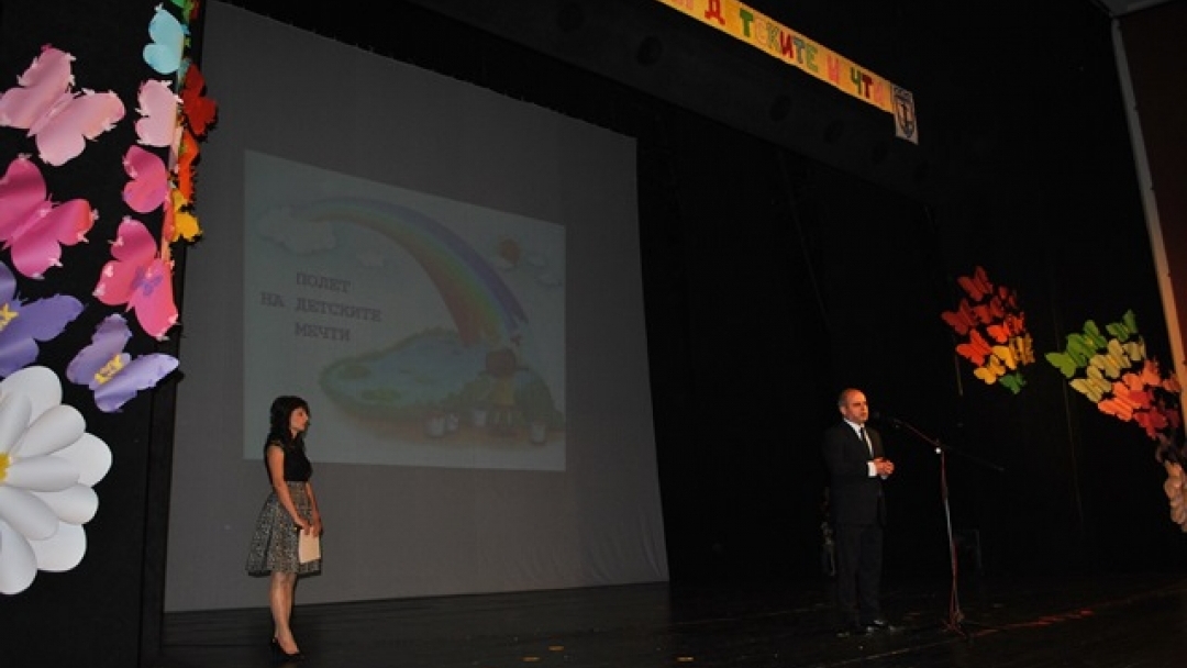 'Полет на детските мечти' препълни Доходното здание