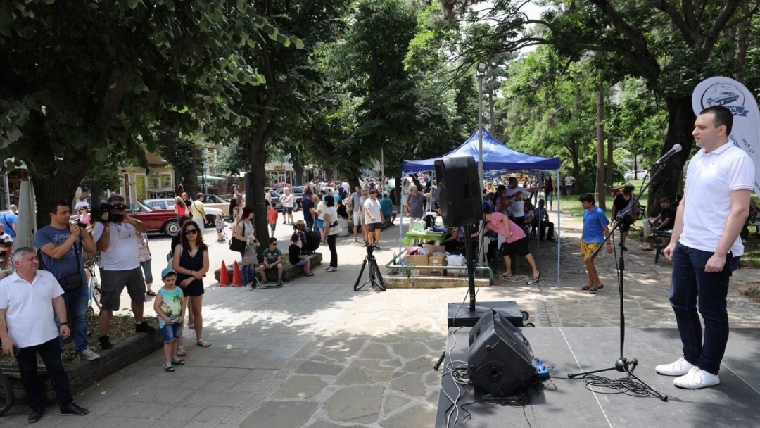 Зам.-кметът д-р Страхил Карапчански откри четвъртото издание на Парад на ретро автомобили в Русе