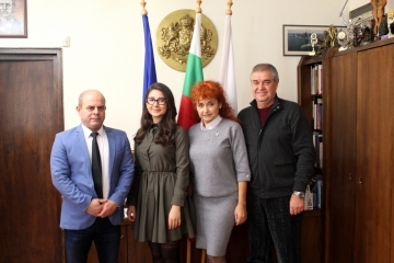 Русенка защити дипбомната си работа във Виена с проект, посветен на България и родния си град