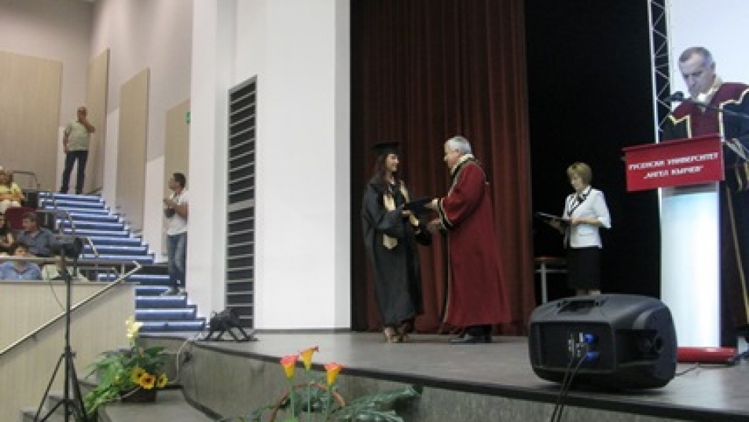 Наталия Кръстева присъства на връчването на дипломи в Русенския университет