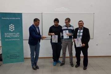 Решение за мониторинг на трафик взе първо място на Хакатон "CODE4TECH 2.0" и наградата на кмета 