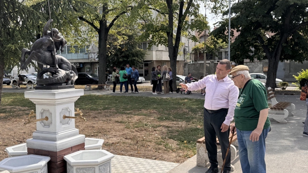 Поставиха бронзова скулптура на Св. Георги върху новата чешма до площад „Дунав“