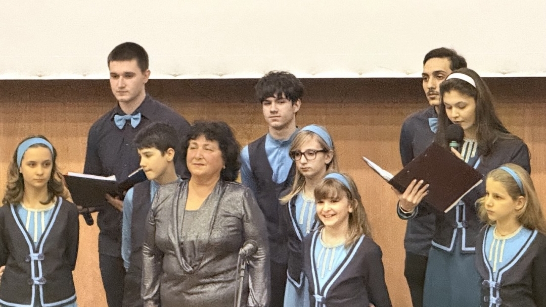 Хорове от Русе и Гюргево обединиха коледните си послания в концерта „Тиха нощ, свята нощ“  