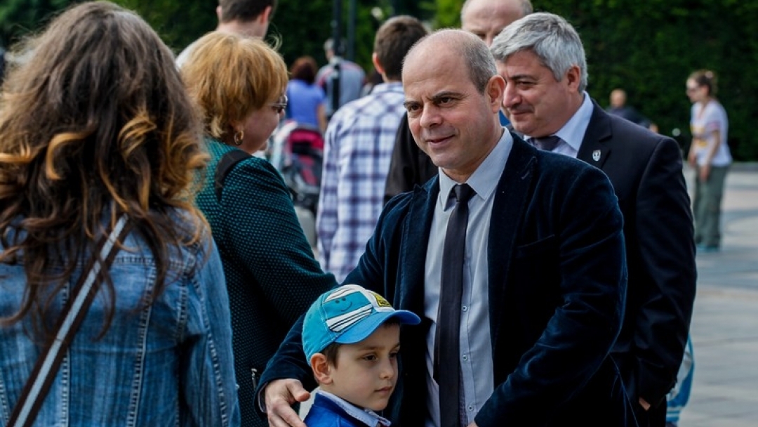 Русе изпрати студенти с електромобил на състезание в Ротердам