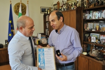 Кметът Пламен Стоилов връчи златна значка „Русе“ на Цецко Колев