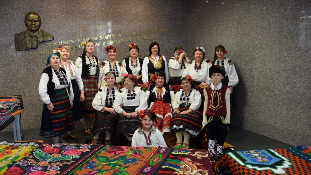 Стотици русенци празнуваха Ден на народната носия