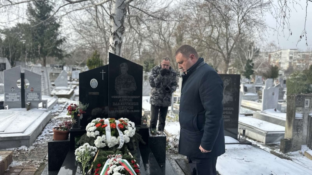 Русе почете паметта на загиналия в Кербала кандидат офицер Антон Петров