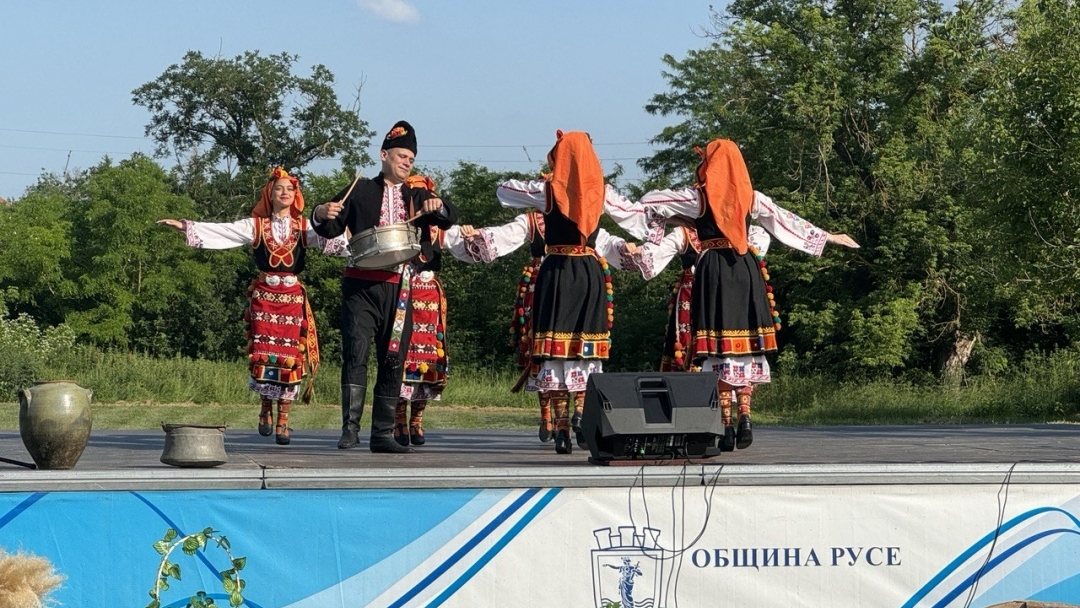 Съборът в Червена вода обедини местната общност и любители на българския фолклор