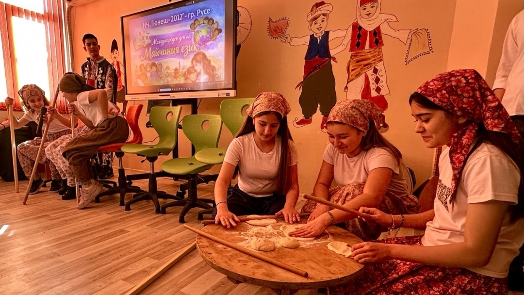 Международният ден на майчиния език беше отбелязан в Русе с концерта „Свят без граници“ на читалище  „Гюнеш – 2012“ 