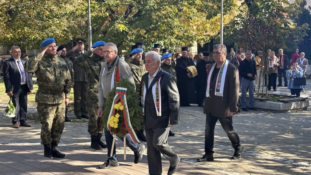 С панихида и военен ритуал Русе отбеляза Архангелова задушница