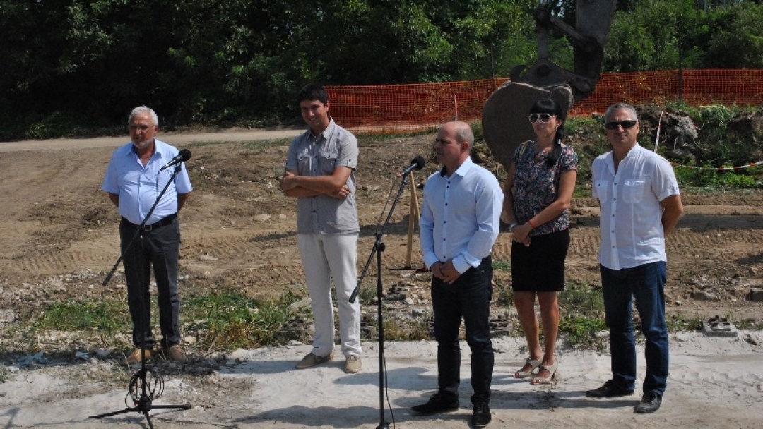 Кметът Пламен Стоилов даде старт на строителството на ново депо за ремонт на локомотиви