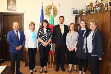 Споразумение за сътрудничество в рамките на инициативата „Училища – партньори на бъдещето” беше подписано днес в Русе