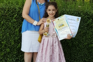 Награди от Арт фестивал "Сезони" в Бургас за малки певици от Русе