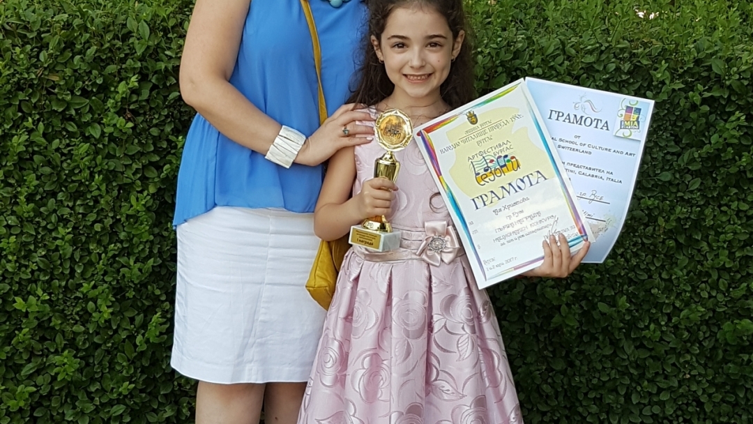 Награди от Арт фестивал "Сезони" в Бургас за малки певици от Русе