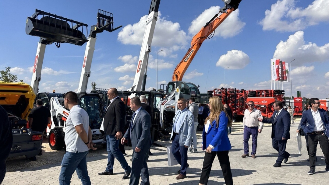 Кметът Пенчо Милков и ръководството на „Мегатрон“ откриха модерния комплекс на компанията в Мартен