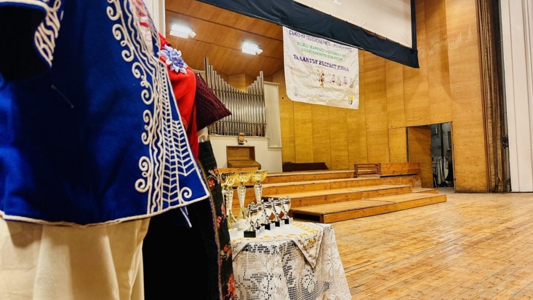 Международният фестивал „Талантът възраст няма“ събра в Русе изпълнители от България, Румъния и Молдова