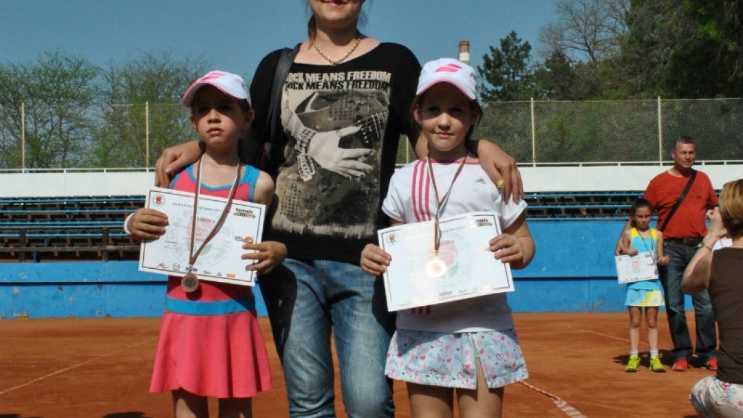 В Русе се проведе Регионален тенистурнир  за деца на „оранжев корт”