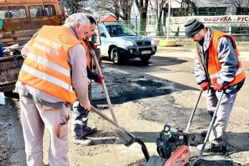 Продължават ремонтните дейности и почистването на улиците в Русе