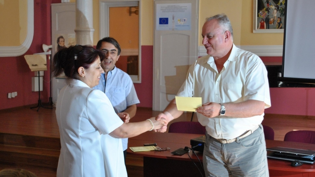 15 преподаватели с удостоверения за работа с деца от етническите малцинства 