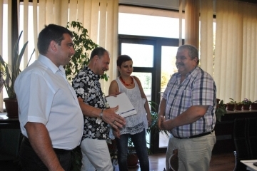 За рожден ден почерпи днес заместник-кметът по Хуманитарни дейности Иван Григоров 