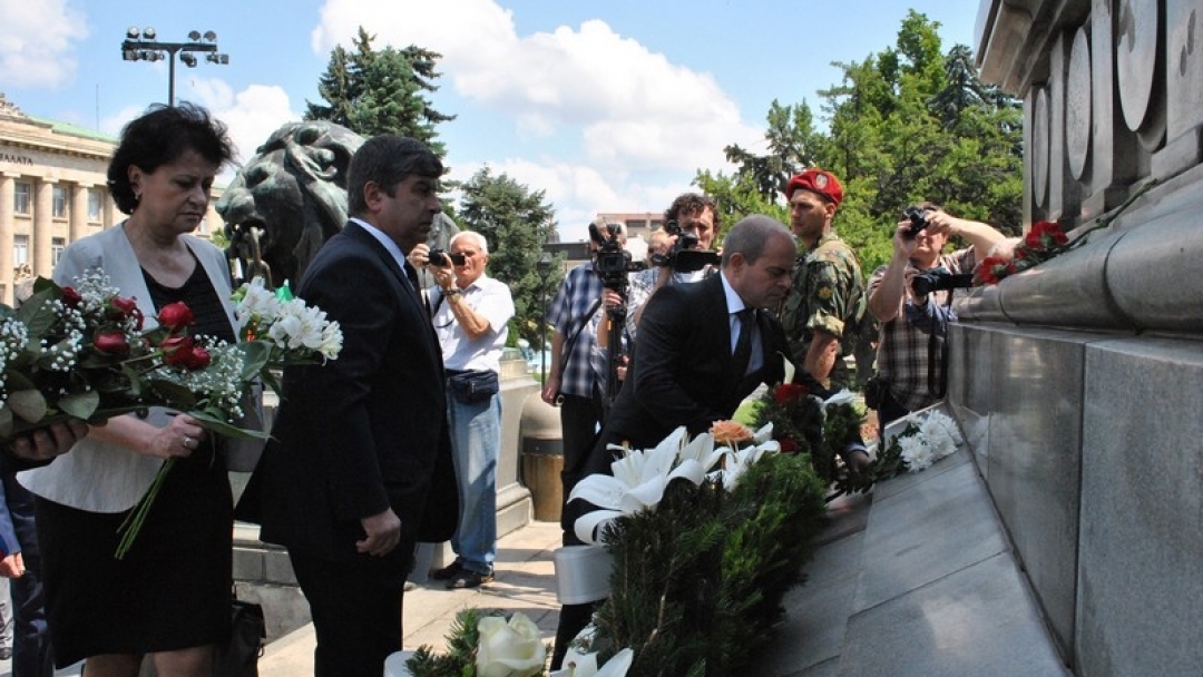 Община Русе отбеляза Деня на Ботев – 2 юни с тържествена церемония пред Паметника на Свободата