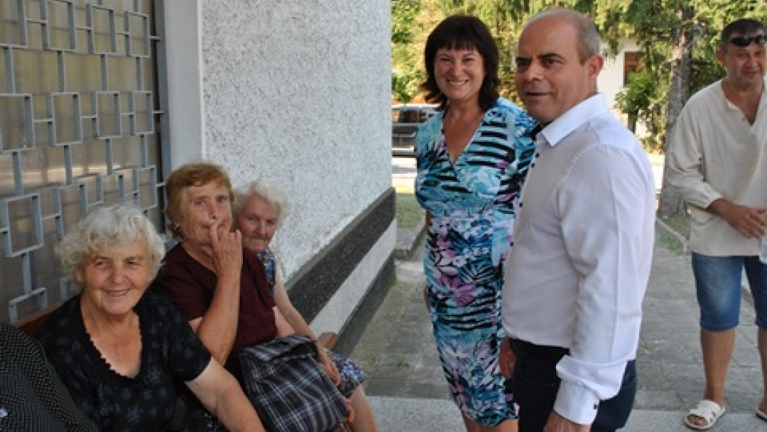 Кметът Пламен Стоилов и зам.-министър Георги Костов откриха спортна и детска площадка в Тетово