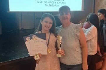 Десетгодишната Елена Димитрова от Русе спечели Гран при на Международния  фестивал TU ONDA