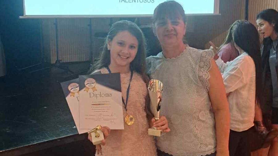 Десетгодишната Елена Димитрова от Русе спечели Гран при на Международния  фестивал TU ONDA