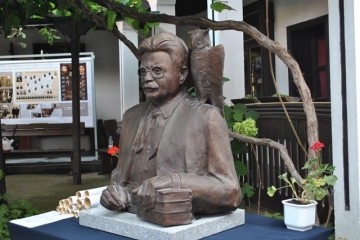 Дариха паметник на Канети на Община Русе